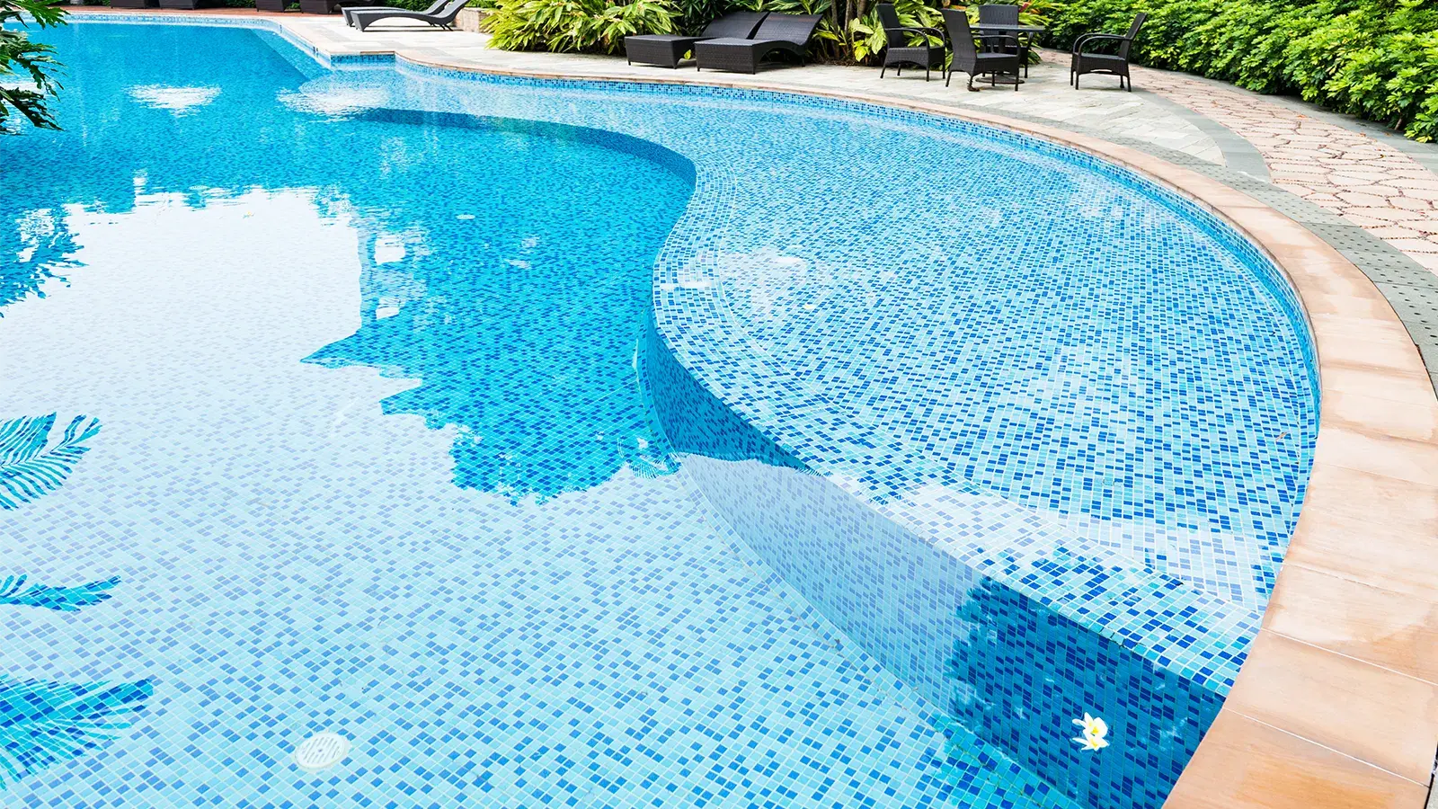 1600x900_EmptyCleanPool